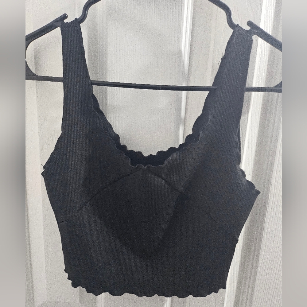 BLACK RIBBED CROP TOP WITH TRIM XS 🤗